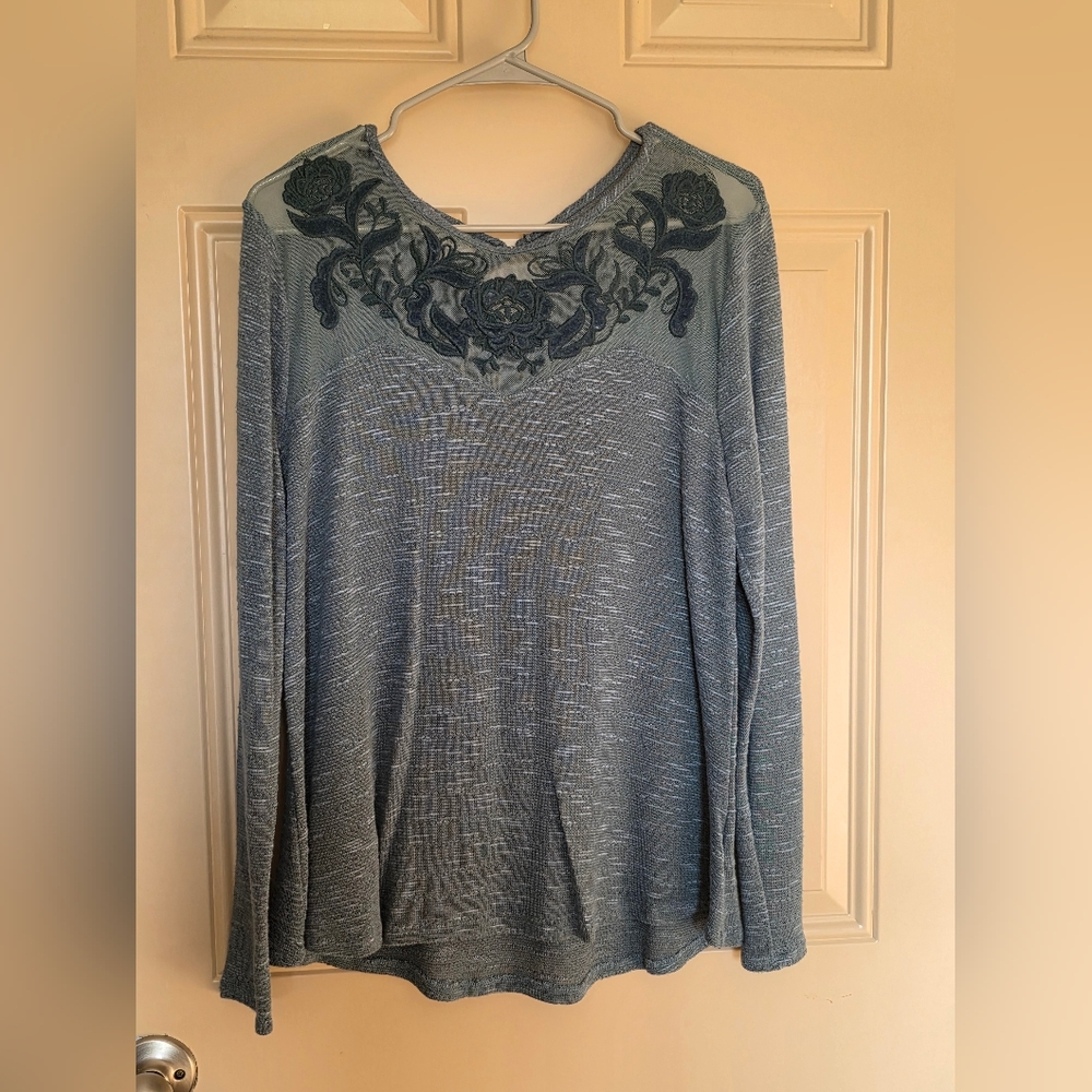 Maurices Large Elegant Green Embroidered Women's Top